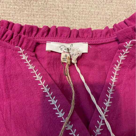 Easel button down shirt. Small, but oversized. - Picture 3 of 4